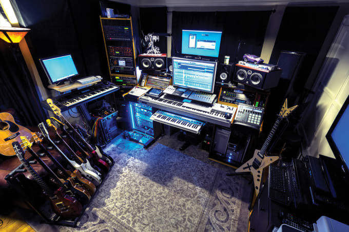 Компьютерный стол для музыкальной студии