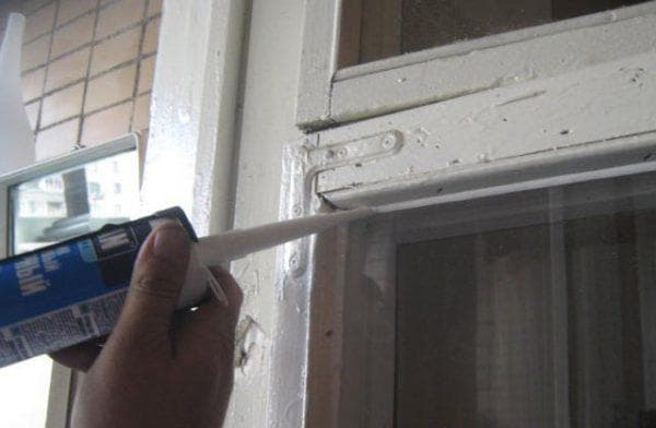 утепление деревянного окна герметиком