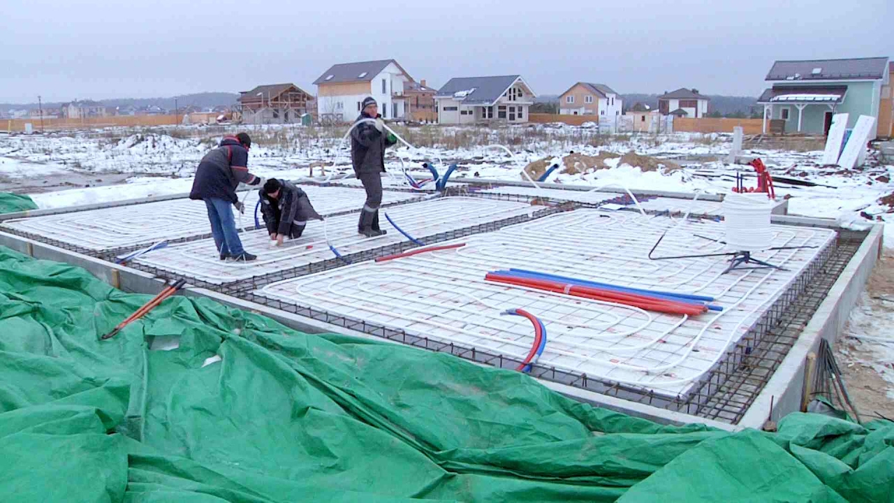 Технология видео дома. УШП утепленная шведская плита. УШП фундамент. УШП плита фундамент. Шведская плита технология строительства.