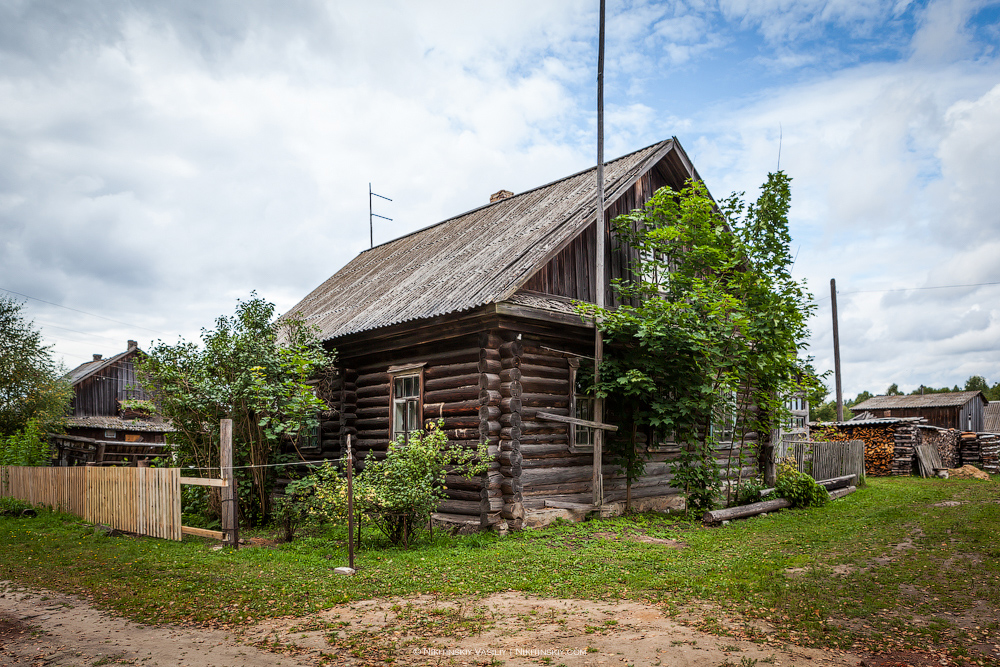 Фото деревенская завалинка