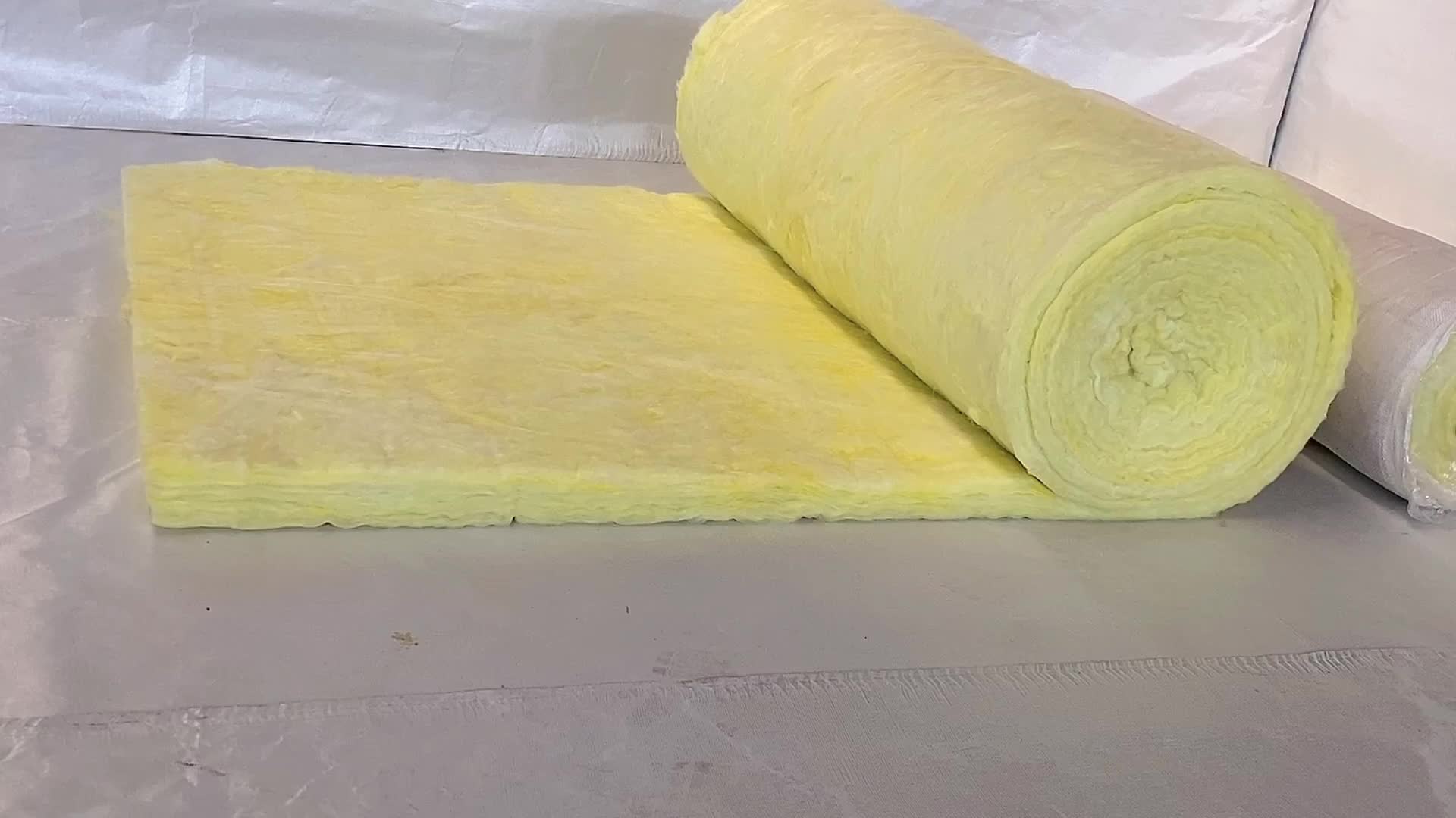 Стекловата. Утеплитель стекловата Pink. Glass Wool Insulation. Теплоизоляция минераловатная/Mineral Wool Insulation s=50мм фольгированная/Foil. Стекловата 0874.