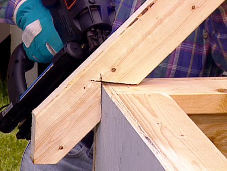 Крепление стропил к брусу каркаса