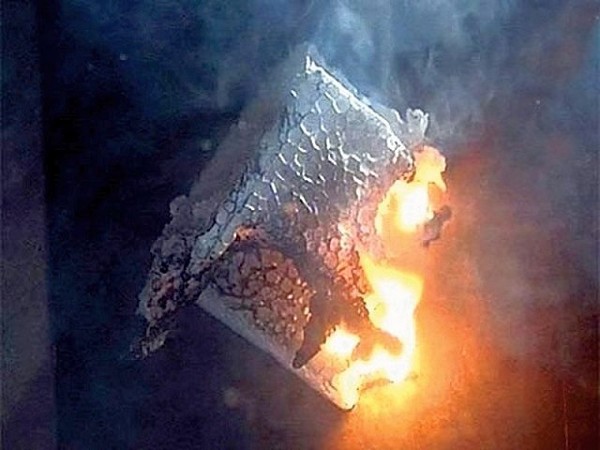 Пенопласт боится огня, и это один из главных его минусов